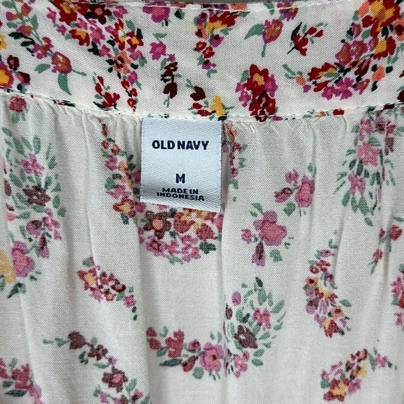 Old Navy Floral Flutter Sleeve Blouse Size Medium - Picture 7 of 9